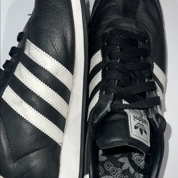Vintage Adidas Classic Black and White Trainers - Picture 9 of 11